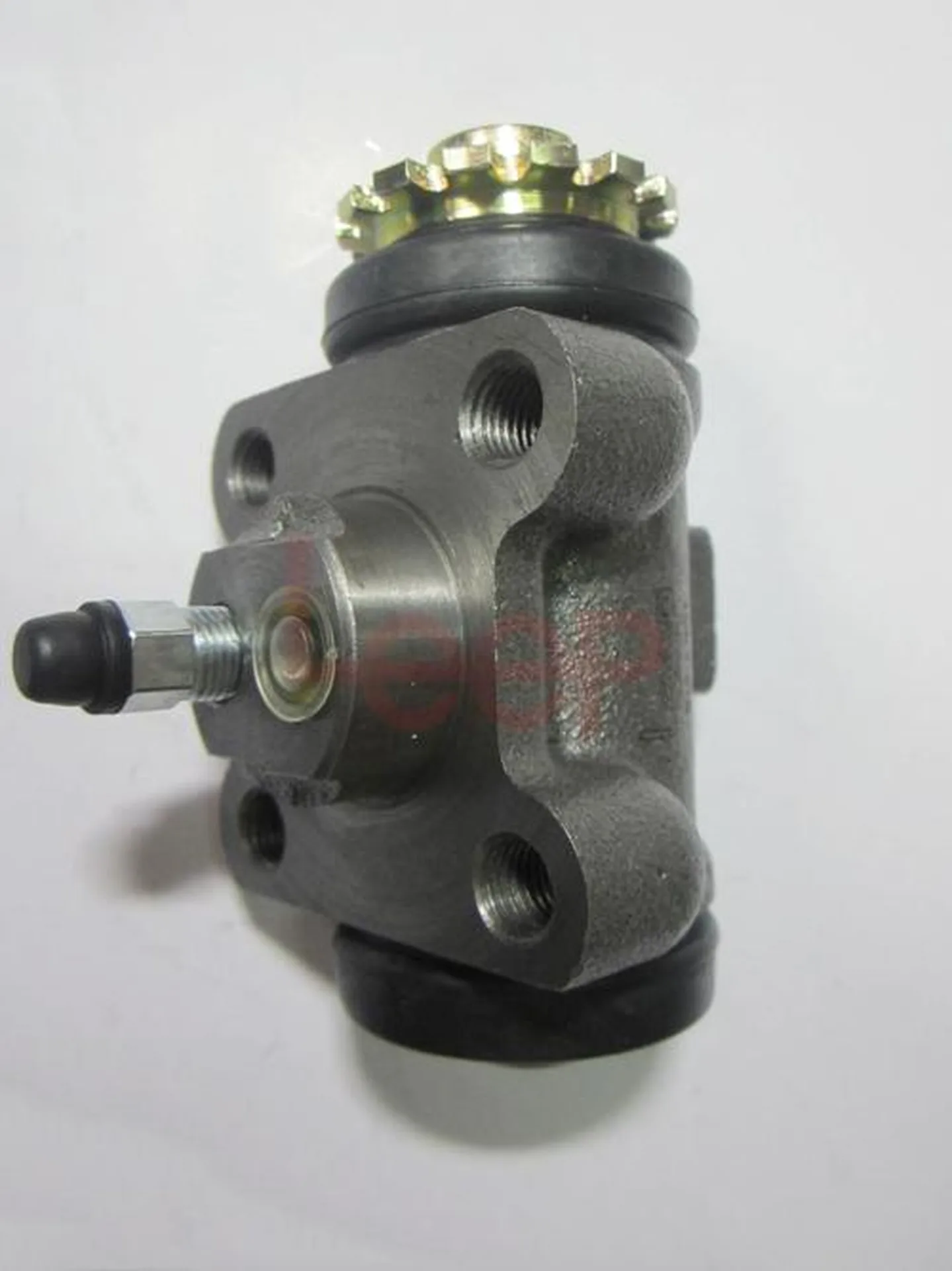 HEO BÁNH SAU MITSUBISHI 1T9 BÊN TRÁI CÓ XẢ