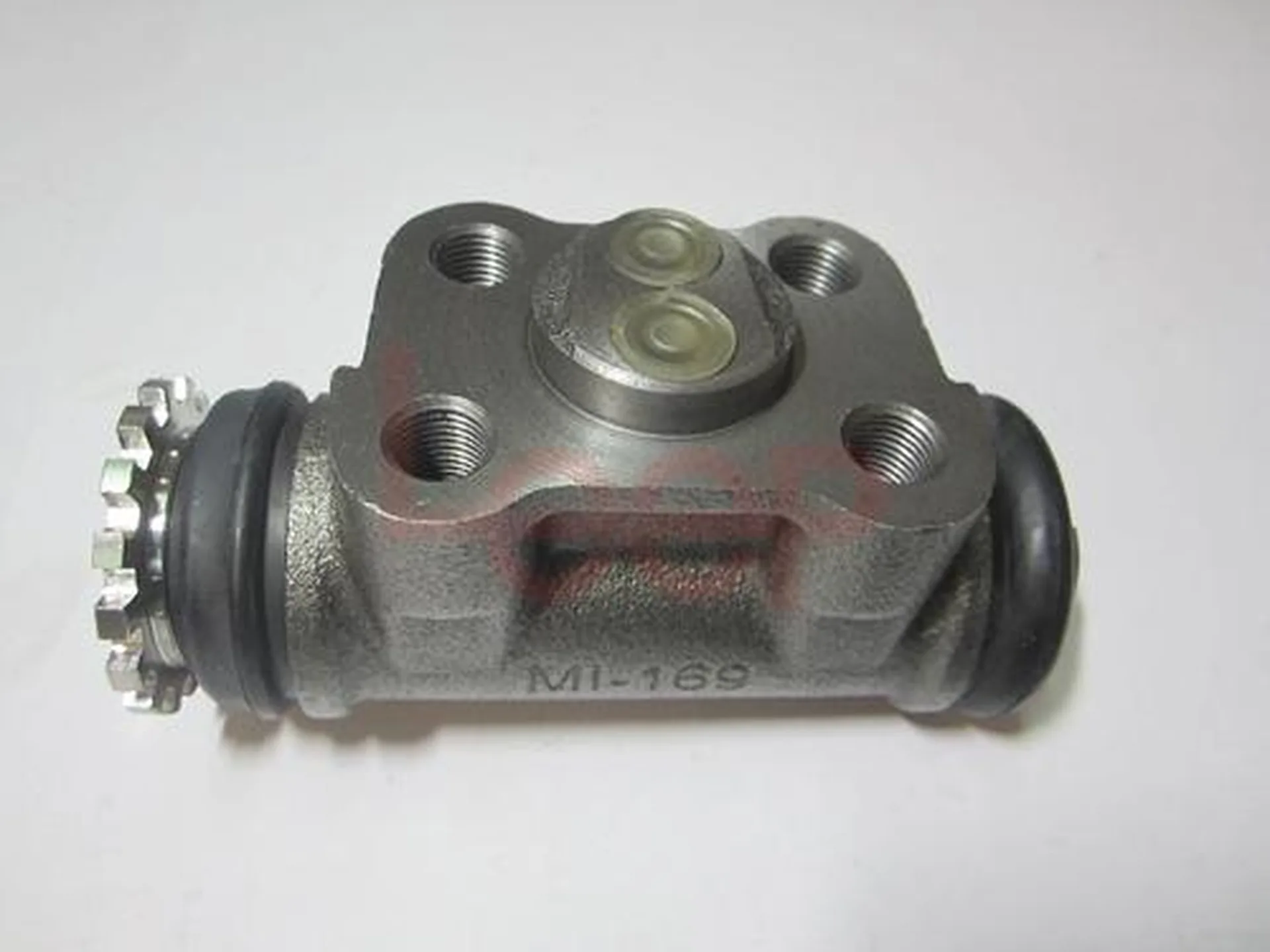 HEO BÁNH SAU MITSUBISHI 4.5T BÊN PHẢI KHÔNG XẢ