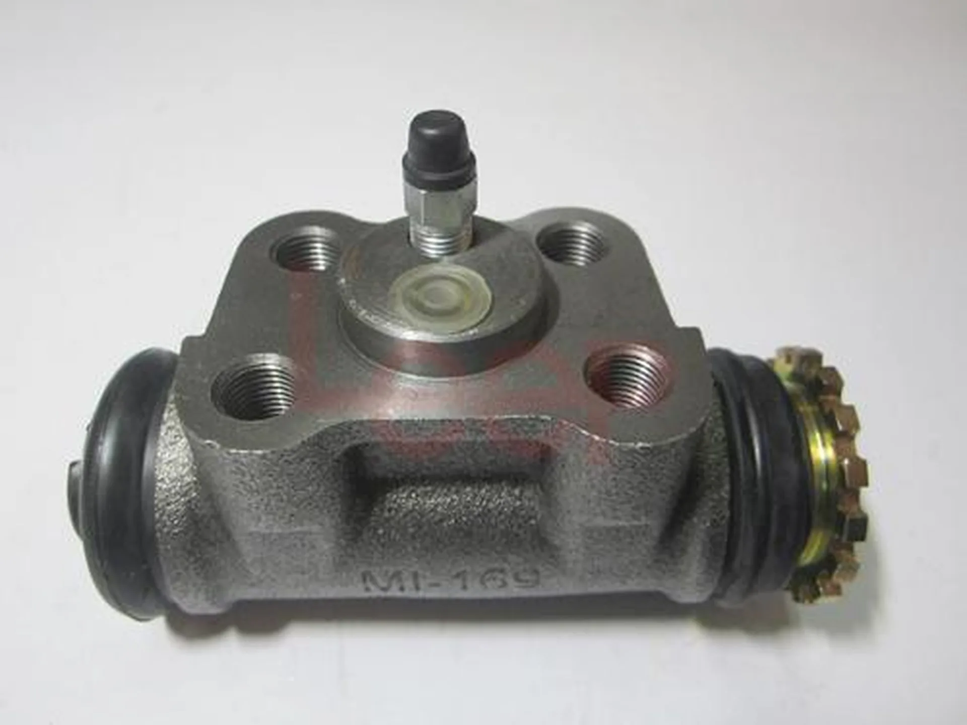 HEO BÁNH SAU MITSUBISHI 4.5T BÊN TRÁI CÓ XẢ