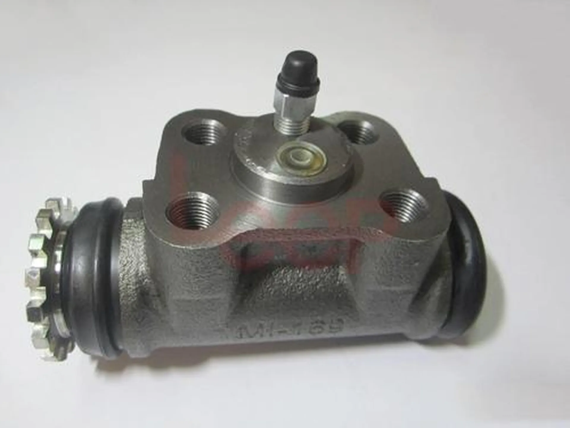 HEO BÁNH SAU MITSUBISHI 4.5T BÊN PHẢI CÓ XẢ